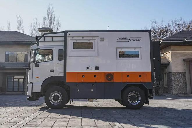 全时四驱!实拍大陆G450江淮重卡房车澳门新葡京app6人住宿+24度电+(图2) 全时四驱!实拍大陆G450江淮重卡房车澳门新葡京app6人住宿+24度电+(图2)