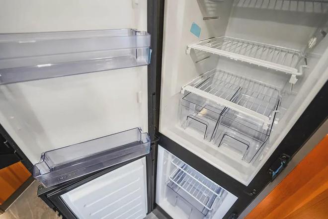 全时四驱!实拍大陆G450江淮重卡房车澳门新葡京app6人住宿+24度电+(图4) 全时四驱!实拍大陆G450江淮重卡房车澳门新葡京app6人住宿+24度电+(图4)