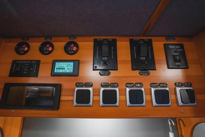 全时四驱!实拍大陆G450江淮重卡房车澳门新葡京app6人住宿+24度电+(图7) 全时四驱!实拍大陆G450江淮重卡房车澳门新葡京app6人住宿+24度电+(图7)