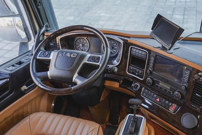 全时四驱!实拍大陆G450江淮重卡房车澳门新葡京app6人住宿+24度电+(图17) 全时四驱!实拍大陆G450江淮重卡房车澳门新葡京app6人住宿+24度电+(图17)