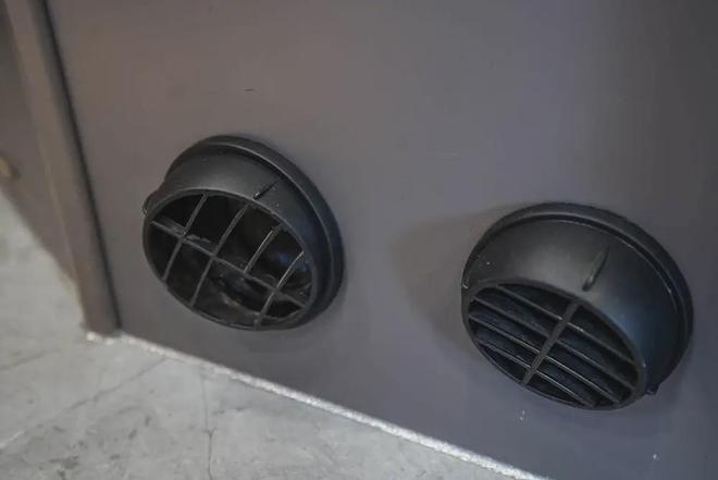 全时四驱!实拍大陆G450江淮重卡房车澳门新葡京app6人住宿+24度电+(图16) 全时四驱!实拍大陆G450江淮重卡房车澳门新葡京app6人住宿+24度电+(图16)