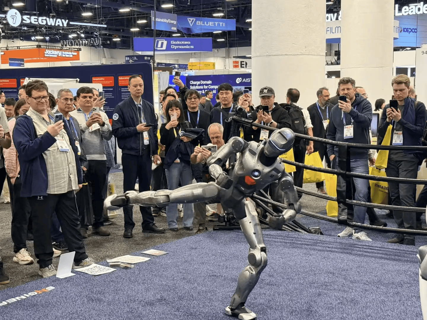 ：9大方向最火中企霸场机器人全明星乱斗澳门新葡京暴走2万步逛CES2026(图49)