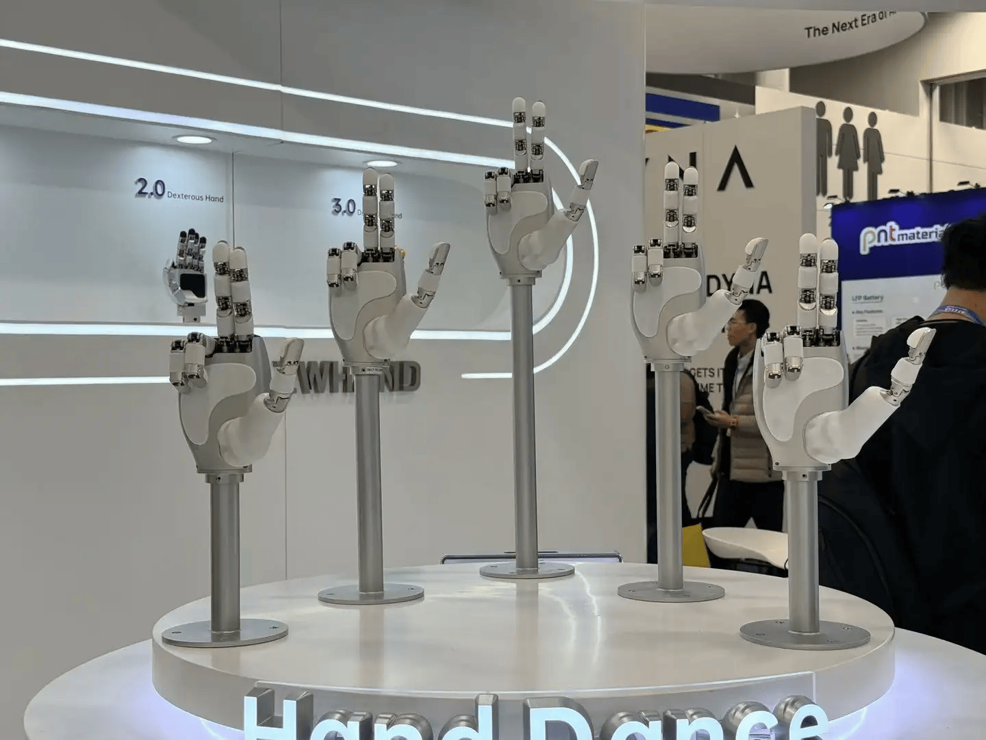 ：9大方向最火中企霸场机器人全明星乱斗澳门新葡京暴走2万步逛CES2026(图51)