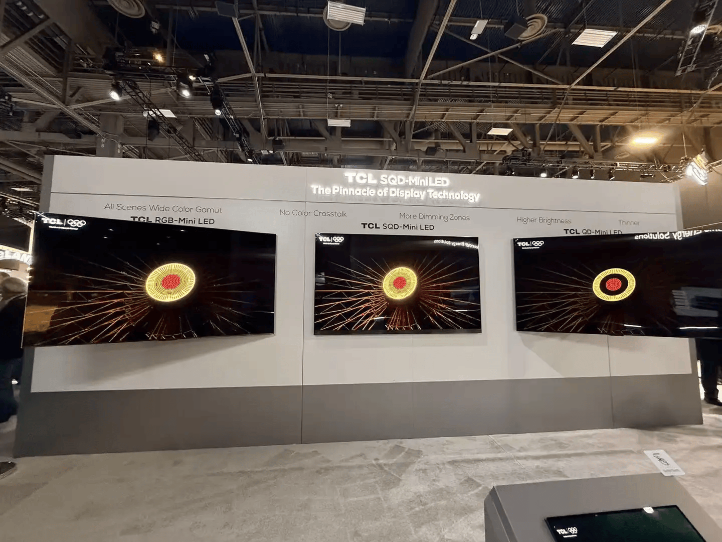 ：9大方向最火中企霸场机器人全明星乱斗澳门新葡京暴走2万步逛CES2026(图94)