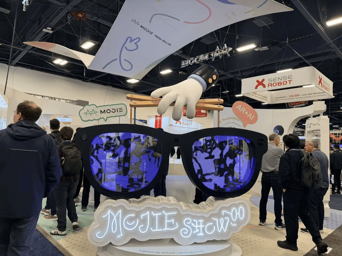 ：9大方向最火中企霸场机器人全明星乱斗澳门新葡京暴走2万步逛CES2026(图107)