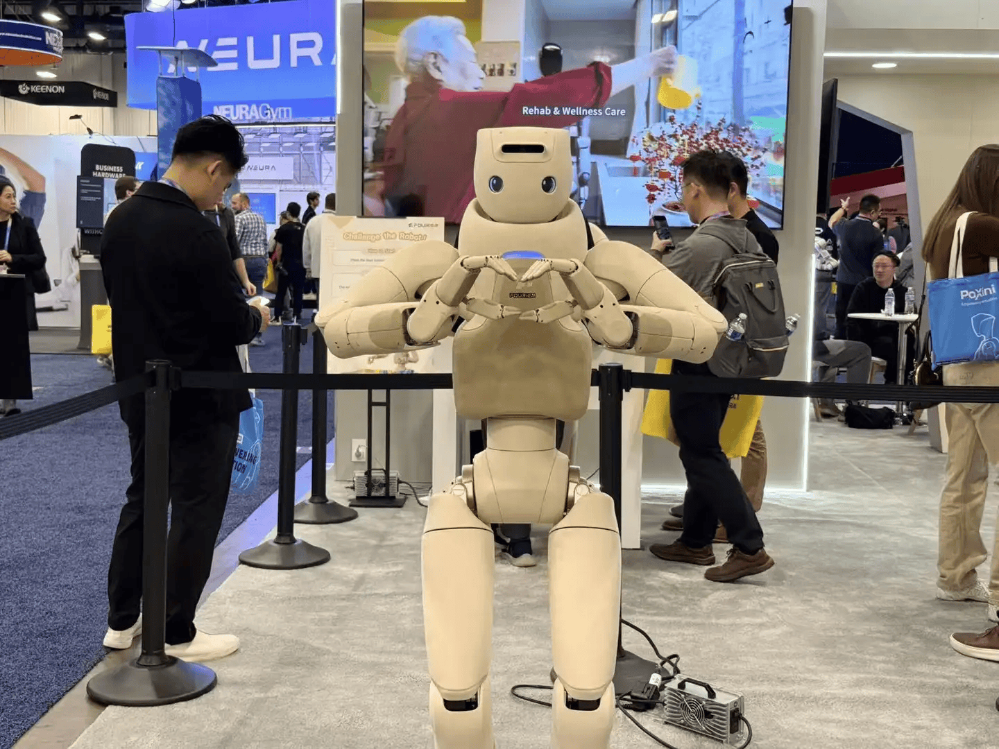 ：9大方向最火中企霸场机器人全明星乱斗澳门新葡京暴走2万步逛CES2026(图106)